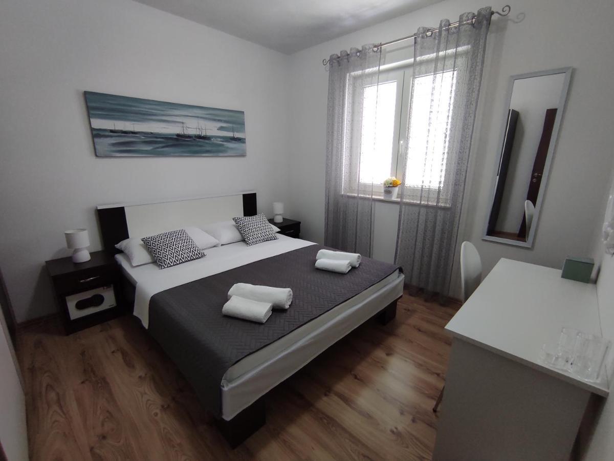 Apartment Zunabovic Трогір Екстер'єр фото