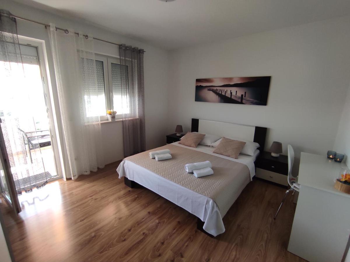 Apartment Zunabovic Трогір Екстер'єр фото