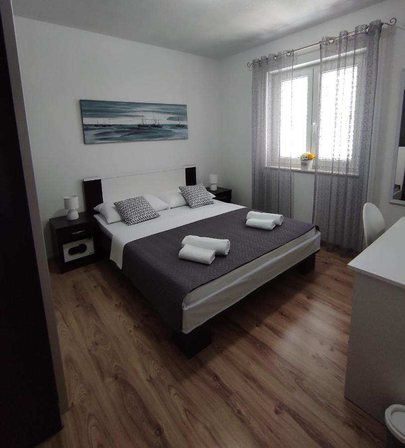 Apartment Zunabovic Трогір Екстер'єр фото