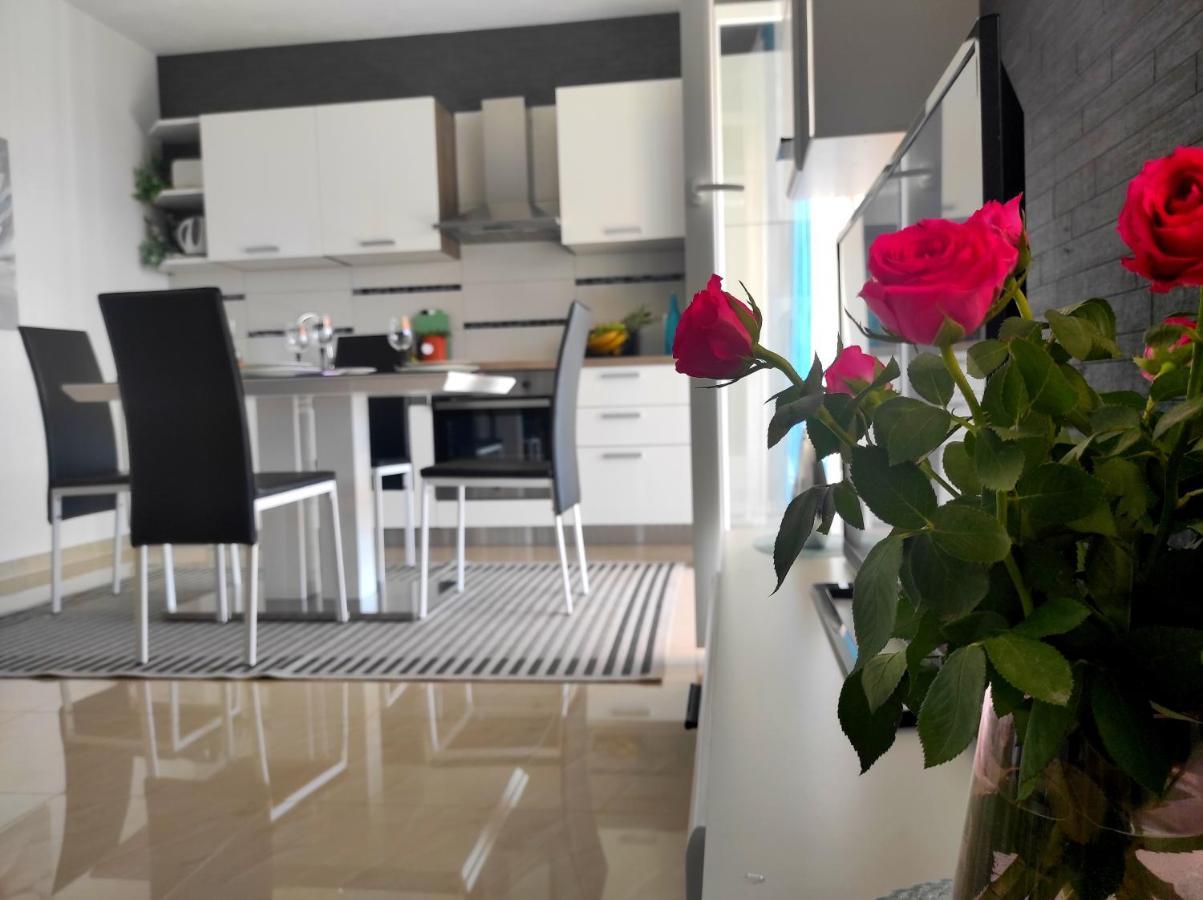 Apartment Zunabovic Трогір Екстер'єр фото