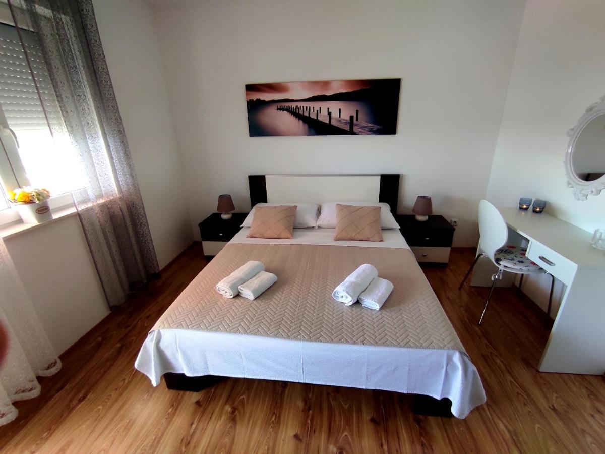 Apartment Zunabovic Трогір Екстер'єр фото