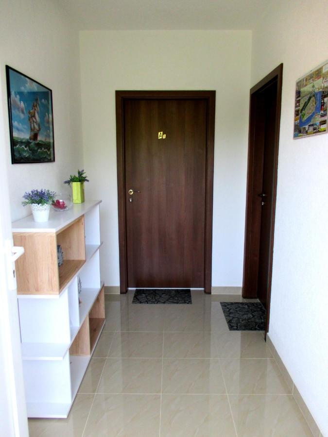 Apartment Zunabovic Трогір Екстер'єр фото